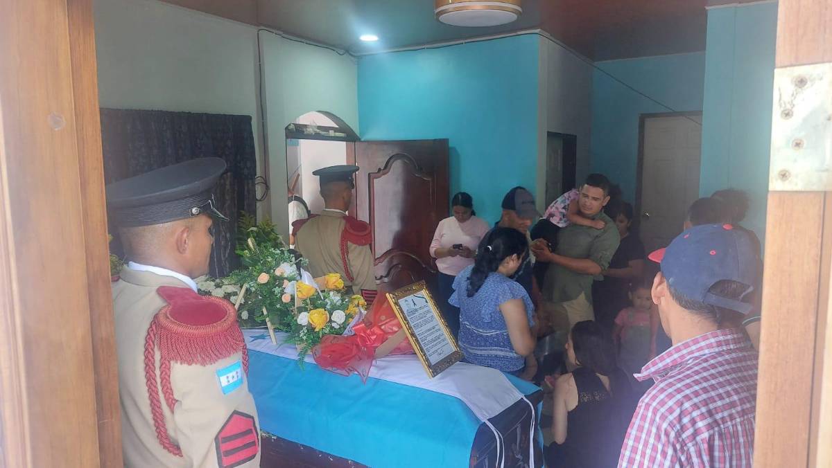 Mi hijo es un héroe: El desconsuelo de los padres del inspector Kevin Pérez