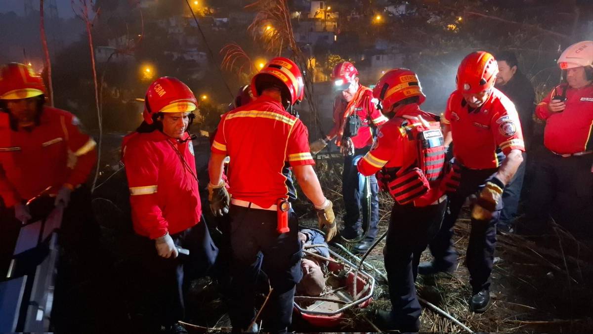 Más de 50 muertos en accidente de bus que cayó de un puente en Guatemala