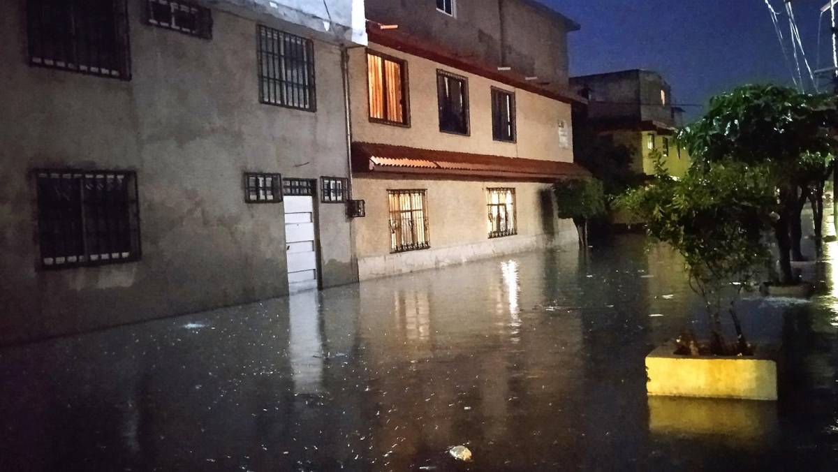 El Salvador en alerta por lluvias que dejan un muerto