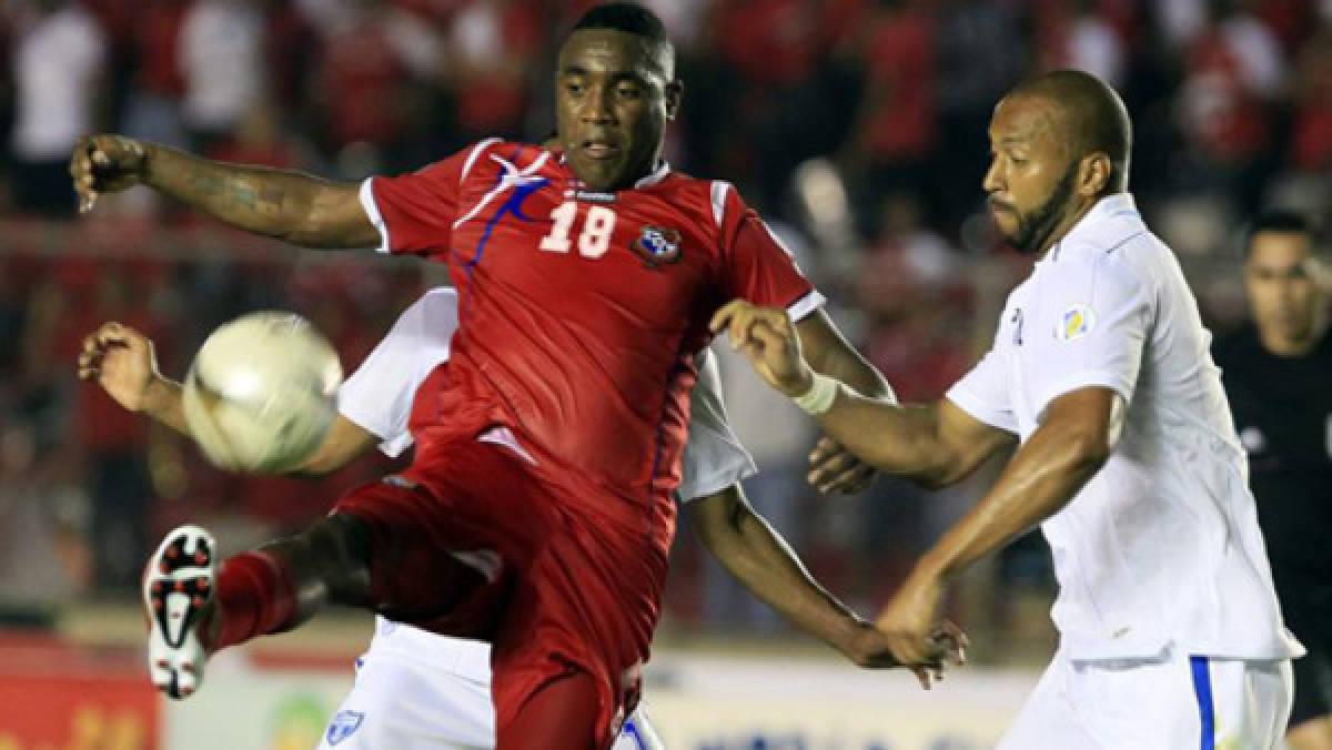 El ‘Matador’ Tejada enfrentando a la Selección de Honduras en un partido de eliminatoria.