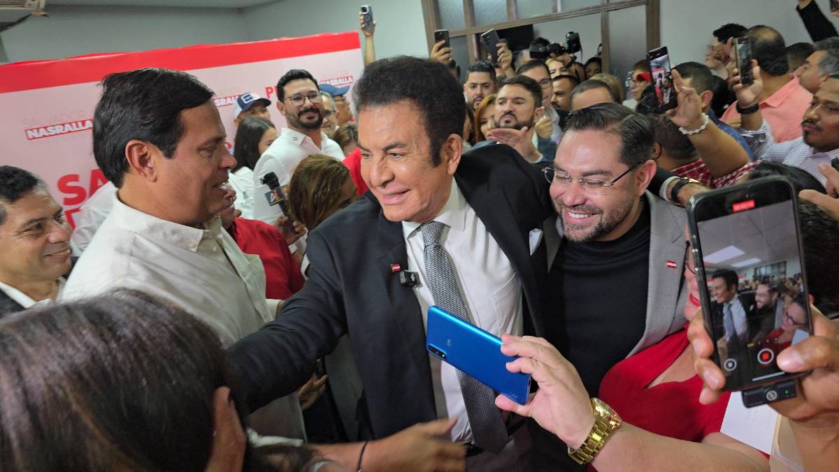 Nasralla: Tenemos 1.9 millones de votos y Libre un millón, robando