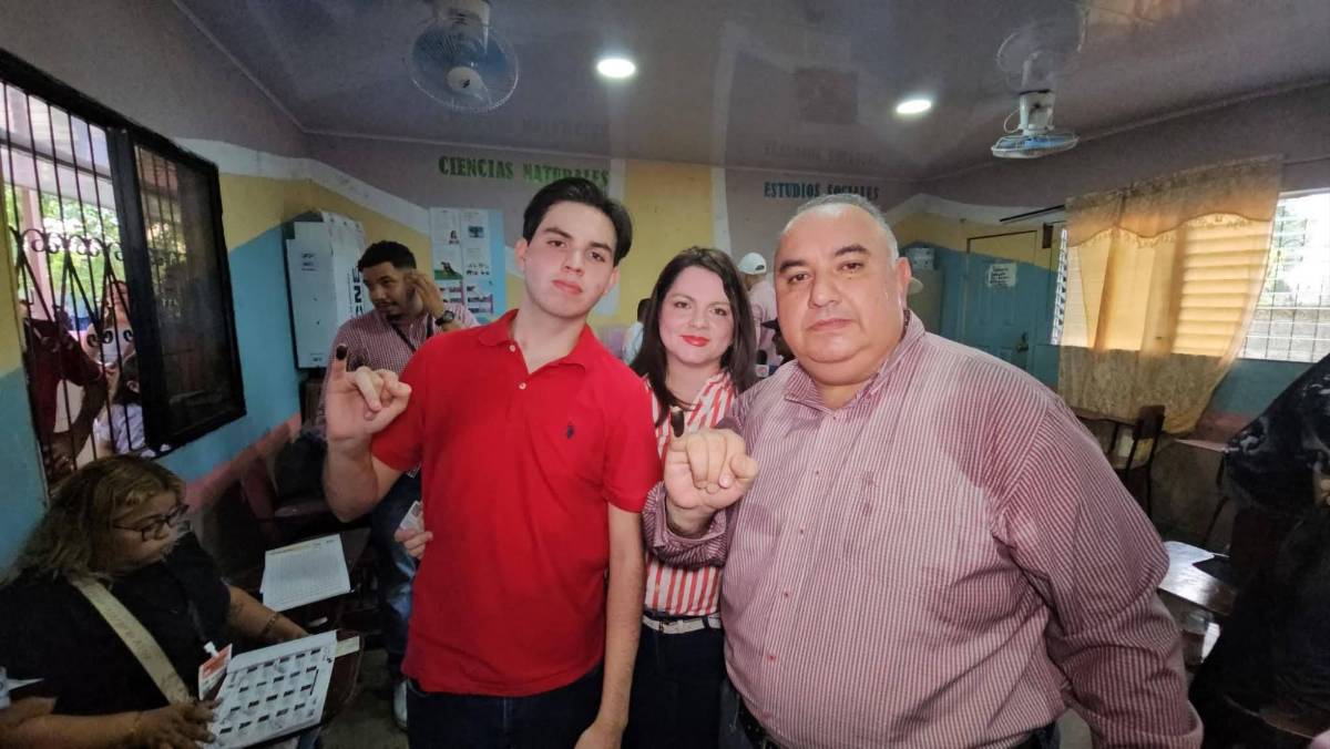 Eduardo Díaz asegura haber ganado alcaldía progreseña; Alexander lidera votación