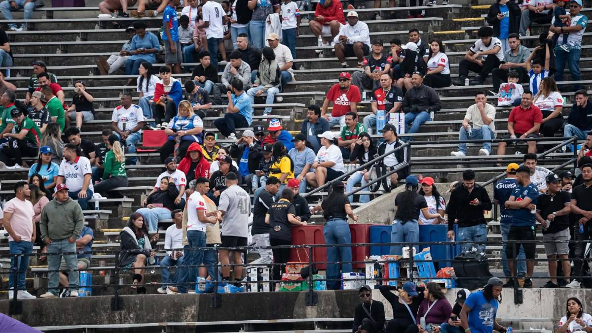Colocha enamora en New Orleans, besos y ambientazo para los clásicos en EUA