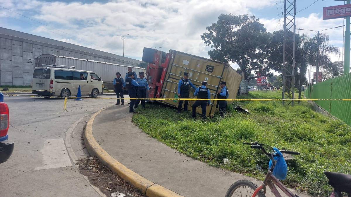 Esto se sabe del accidente de la rastra que dejó un muerto en el bulevar del este