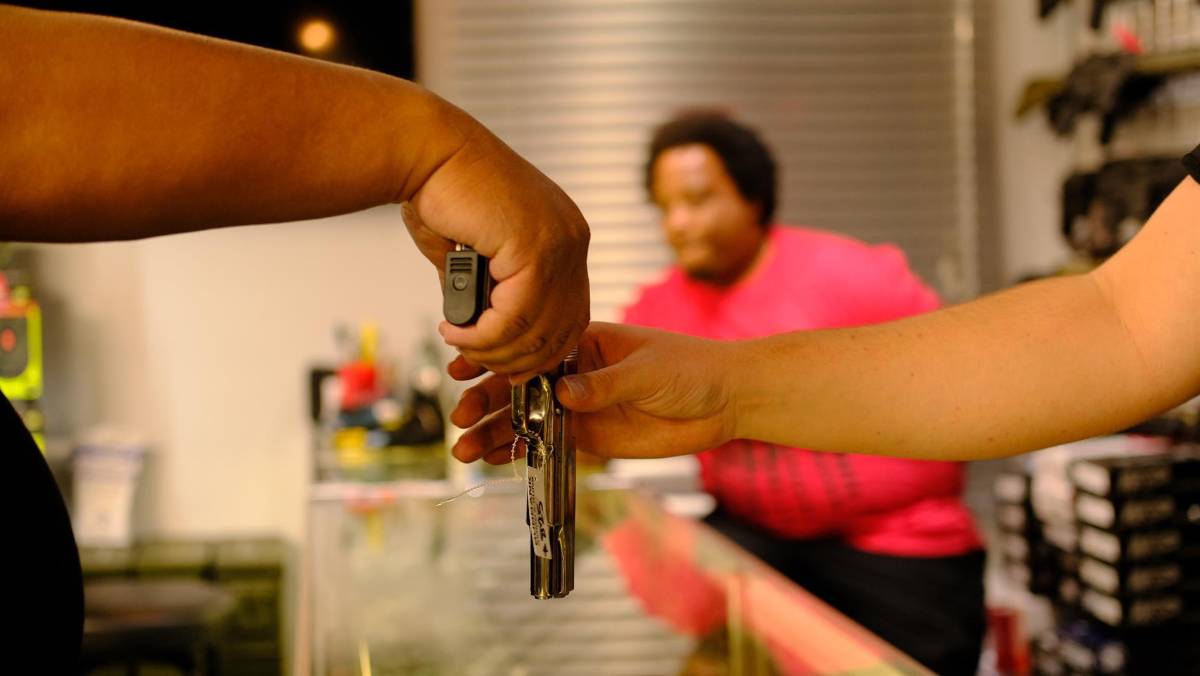 Congreso de EEUU vota a favor de confiscar armas a personas peligrosas