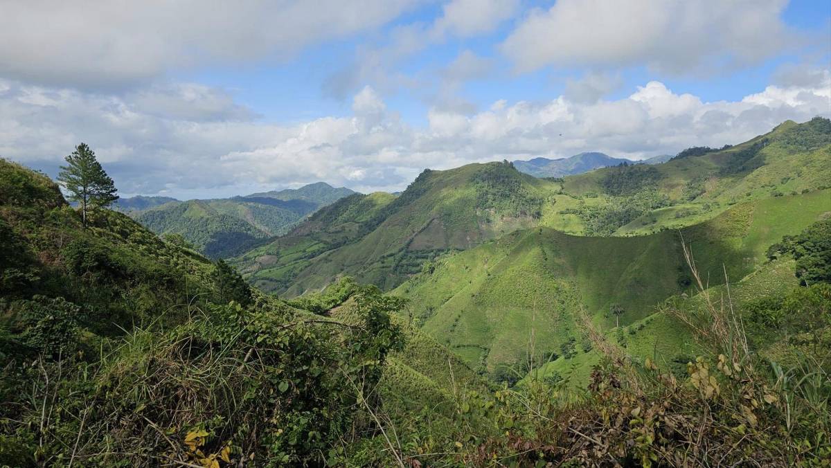 Si viaja por la carretera La Culebra podrá observar paisajes impresionantes de la cordillera Nombre de Dios, que une los departamentos de Atlántida y Yoro.