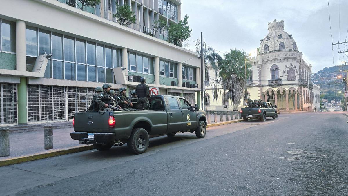 Fuerzas Armadas refuerzan seguridad en Tegucigalpa por agenda clave del Congreso