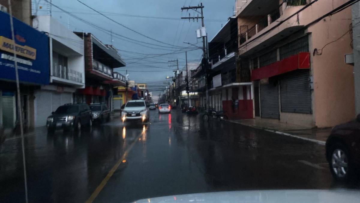 Lluvias sorprenden a ceibeños que estaban fatigados por el calor