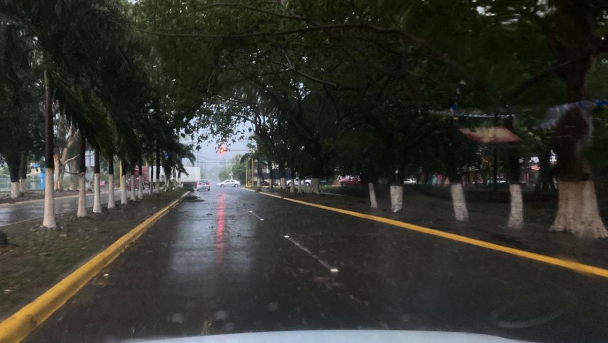 Lluvias sorprenden a ceibeños que estaban fatigados por el calor