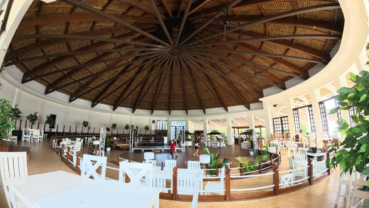 Hotel Media Luna: un lugar que cautiva con su belleza en las playas de Roatán