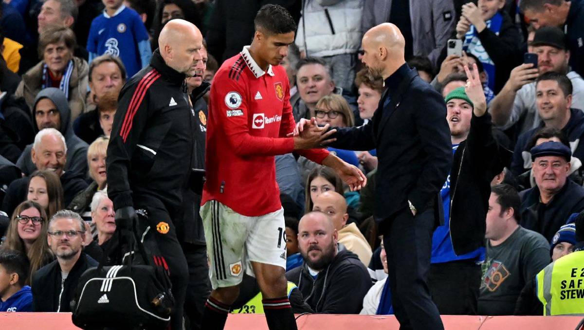 No jugará con el United: Ten Hag habló sobre la lesión de Raphael Varane previo a Qatar 2022