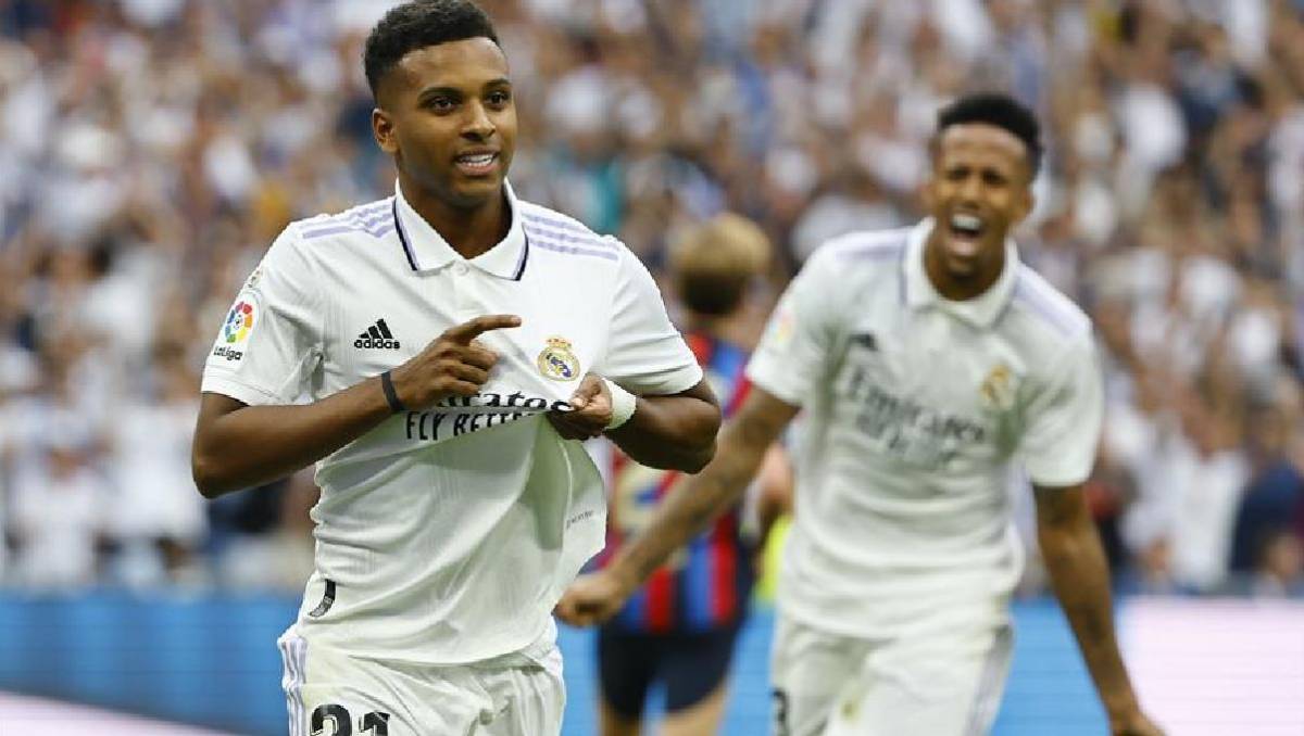 Rodrygo anotó de penal y selló el triunfo del Real Madrid ante el Barcelona