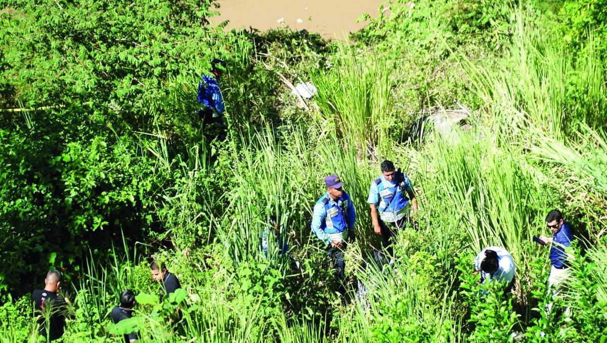 Conductor del Ministerio Público muere al volcar carro que conducía