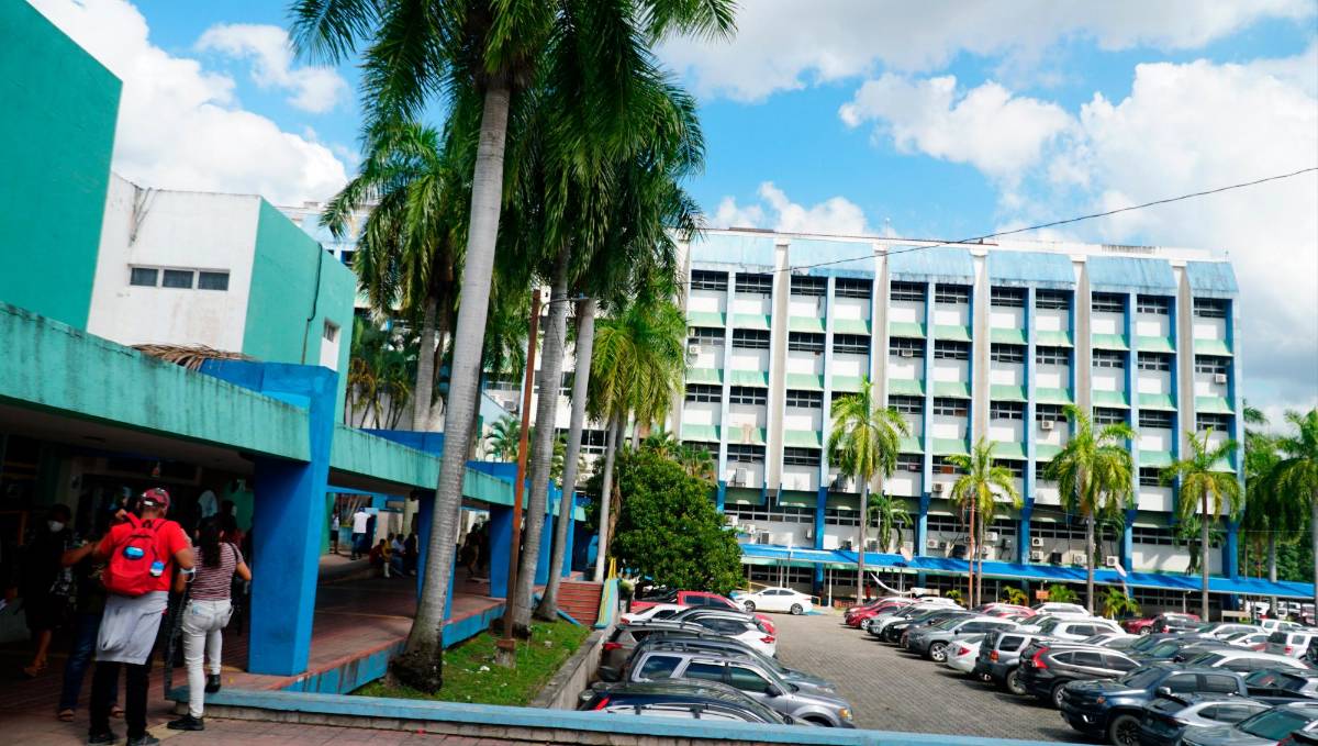 Protestan por despidos en el hospital Mario Catarino Rivas