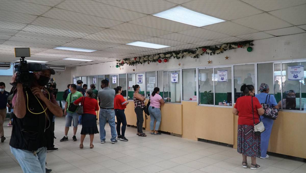 Denuncian atraso en pago de pensiones y jubilaciones en el Seguro Social