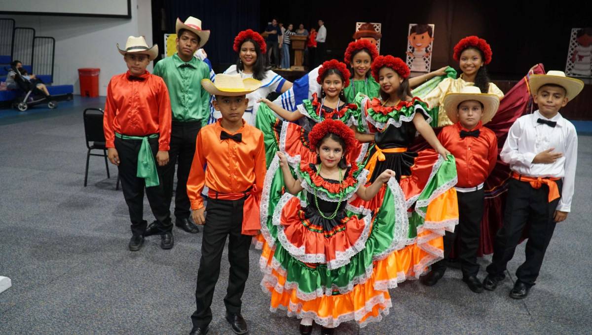 Danza y tradición en el Encuentro Cultural Artístico de la EIS