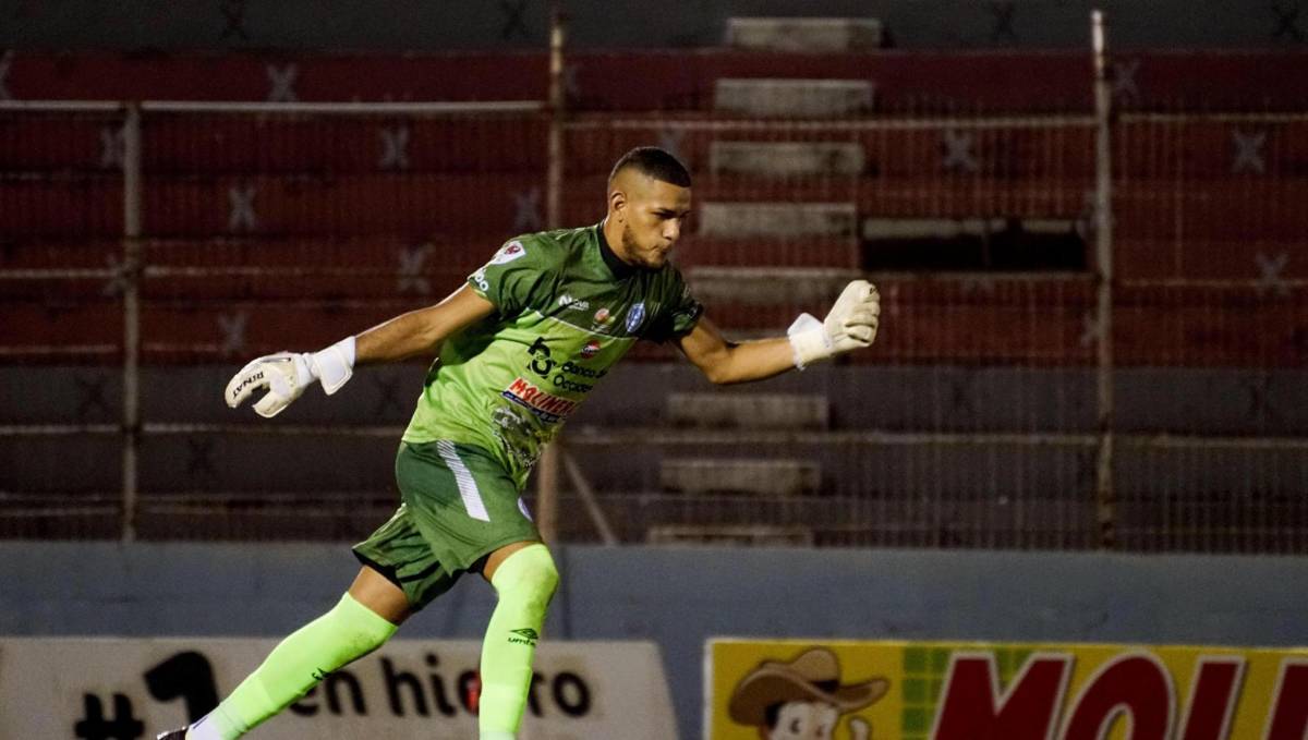 Esaú Martínez disputó seis partidos en Liga Nacional.