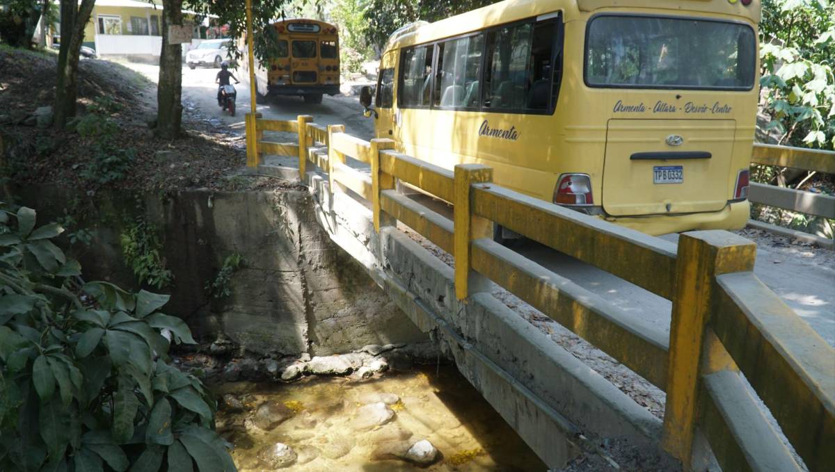 En Armenta demandan puente, pavimentación y aguas negras