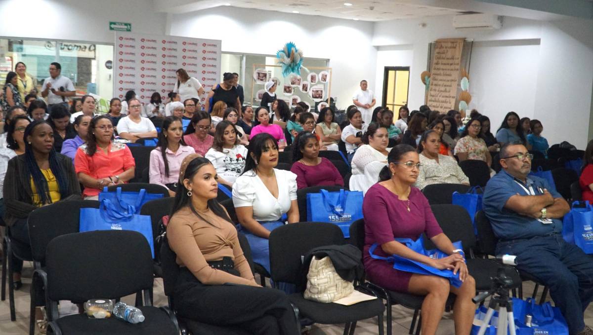 Reconocen a enfermeras por su larga trayectoria
