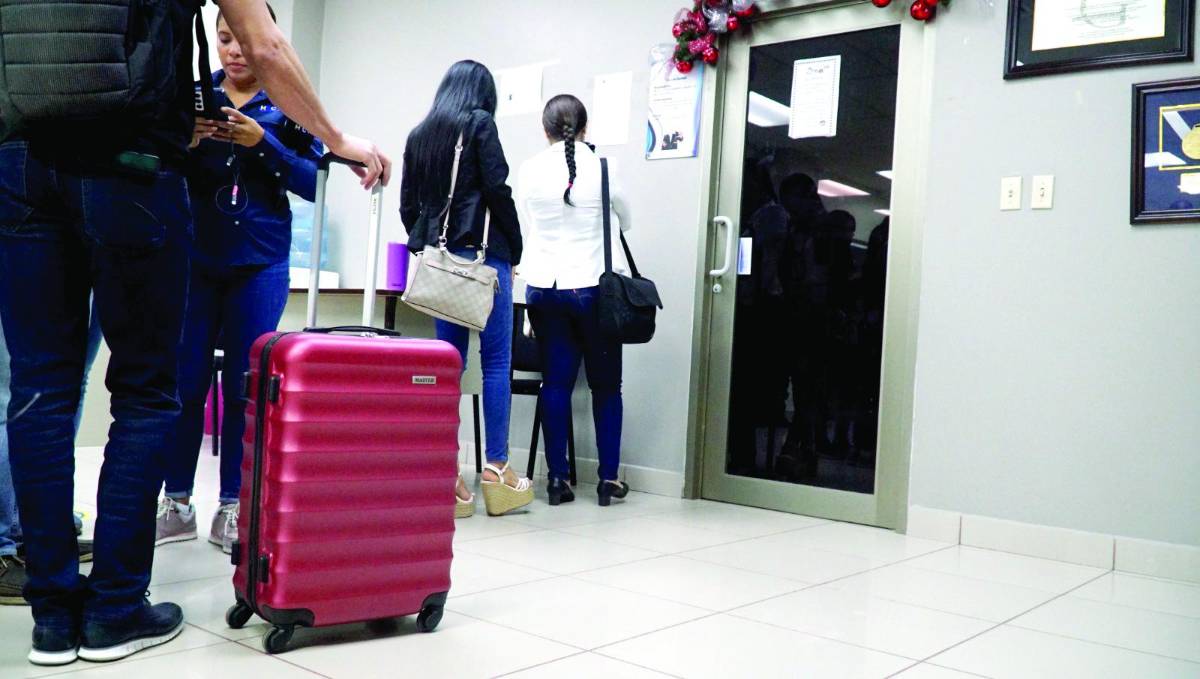 Los fiscales que llevan el caso llegaron a los juzgados con dos maletas llenas de pruebas.