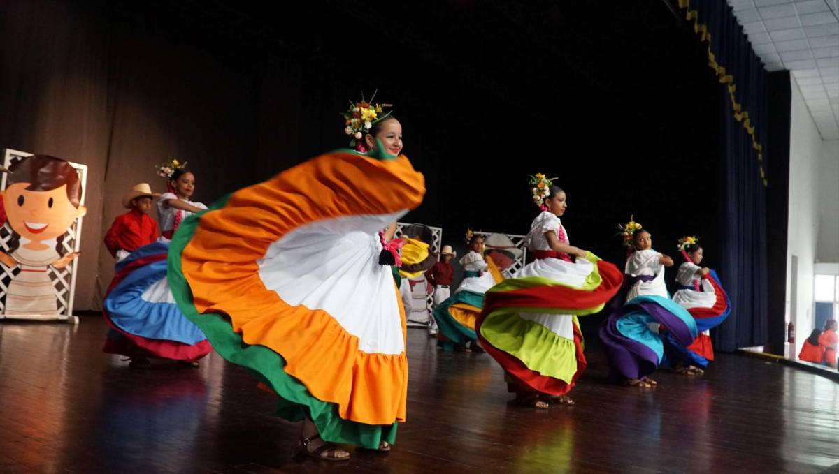 Danza y tradición en el Encuentro Cultural Artístico de la EIS