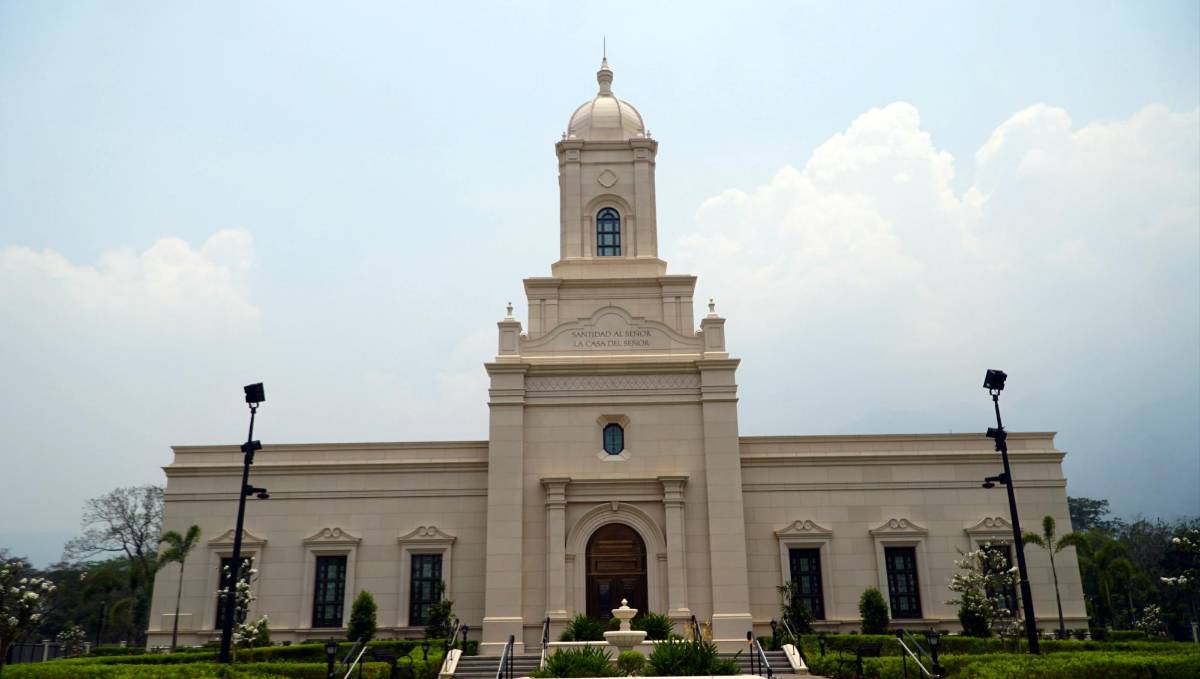 El templo de San Pedro Sula es un poco más grande que el de Tegucigalpa. <i>Foto: José Cantarero.</i>