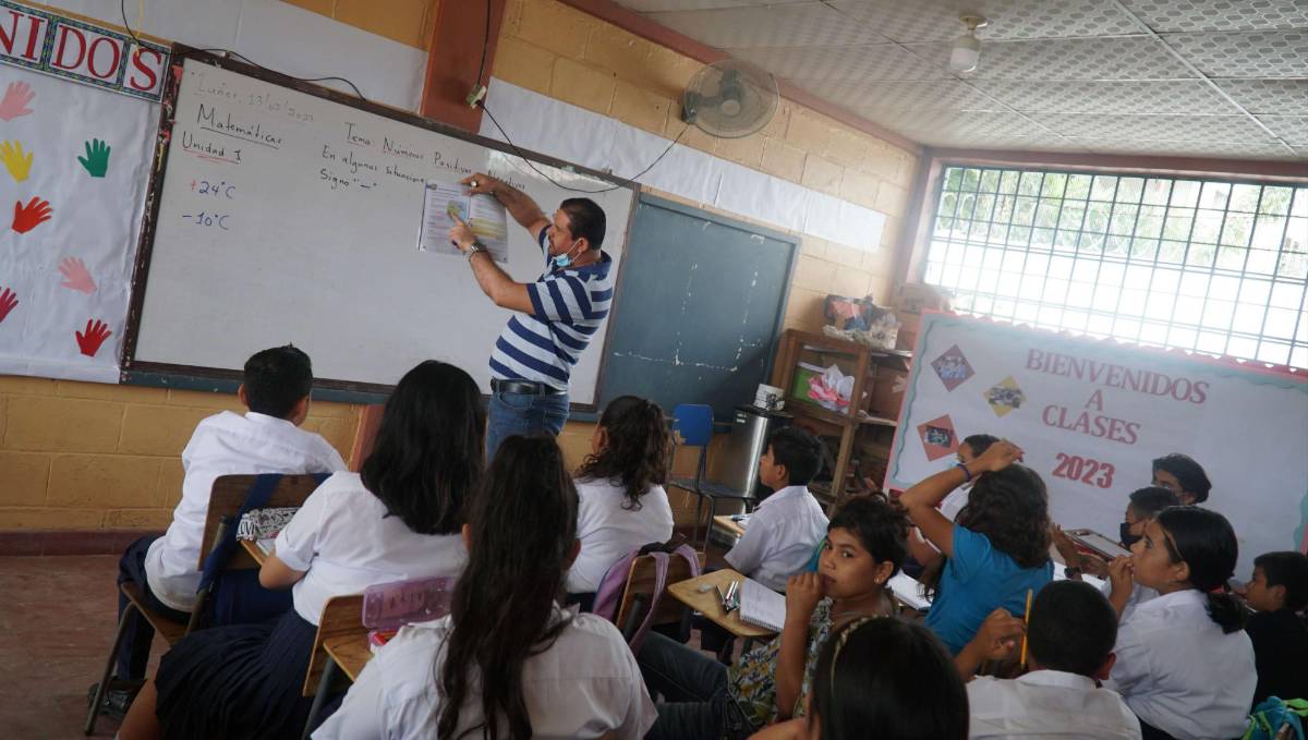 Estudiantes y maestros dejaron de usar mascarillas