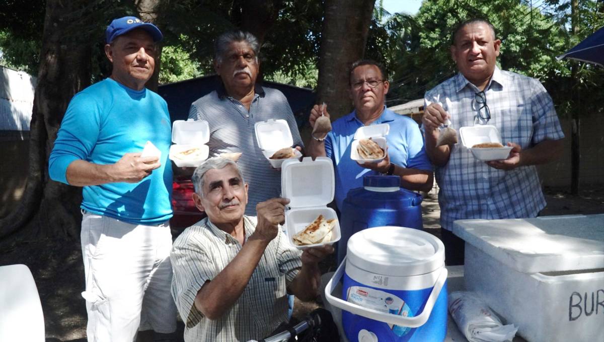 Ingeniero rescatado de las calles emprende con venta de burras en SPS