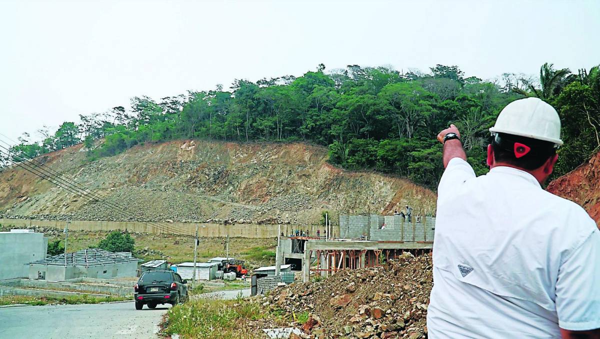 Municipalidad tiene paradas dos construcciones en cerro Campisa