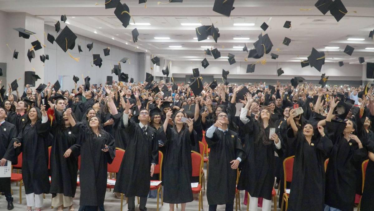 La Unah-vs celebra primeras graduaciones del 2023