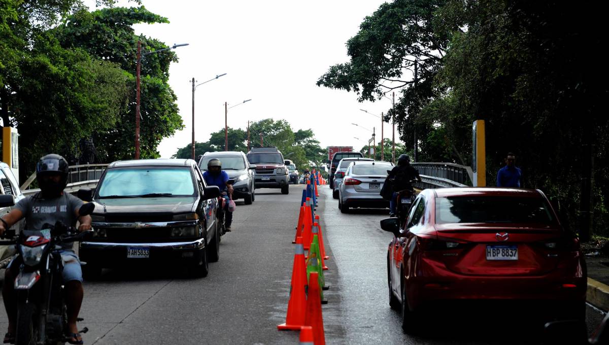 Infernal tráfico por caída del puente Saopín