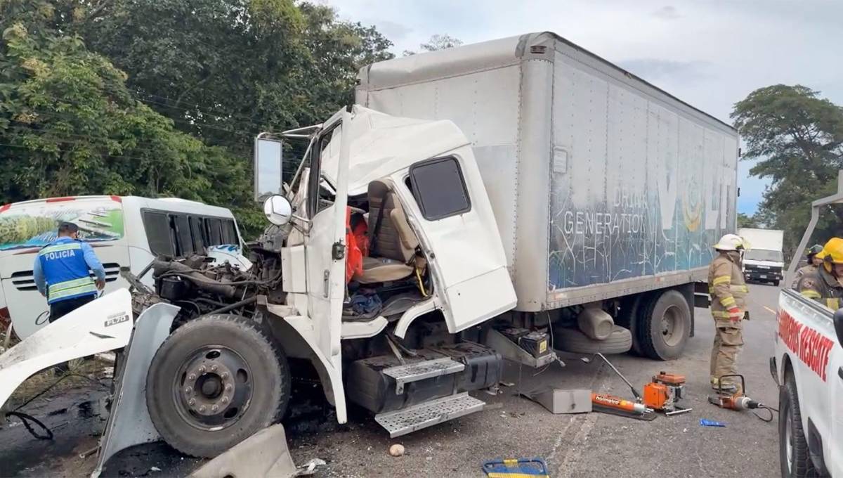 Al menos 40 personas iban en el bus accidentado en El Progreso: un muerto y menores heridos