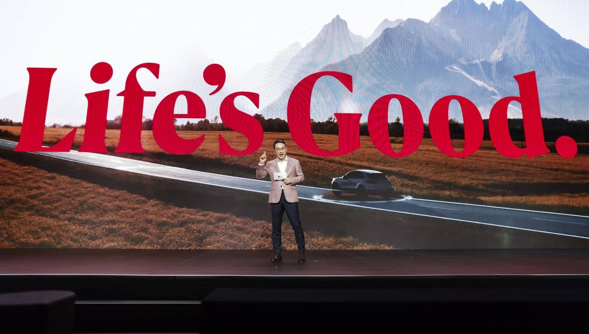 William (Joowon) Cho, director ejecutivo de LG Electronics, habla durante la presentación de su empresa durante CES Unveiled Las Vegas.