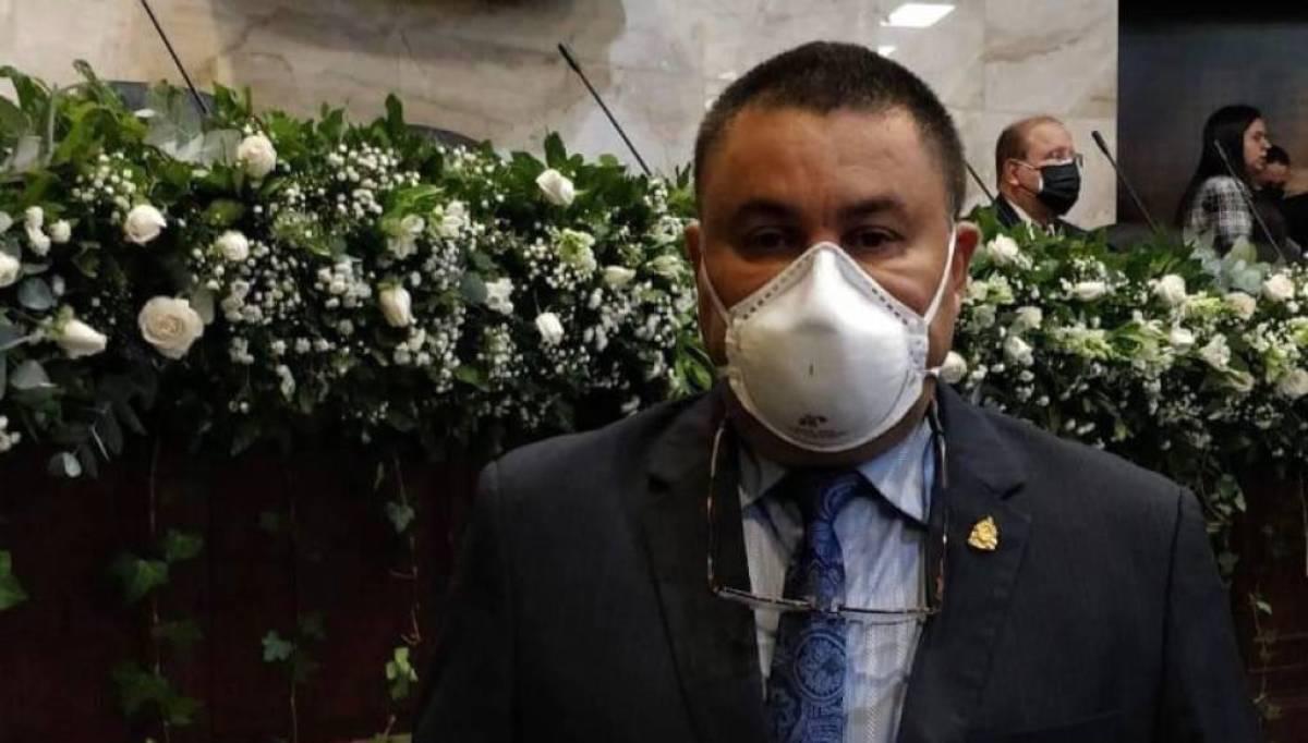 “Sugiero abrir nuestra mente”: Carlos Umaña secunda cultivo de subespecie del cannabis