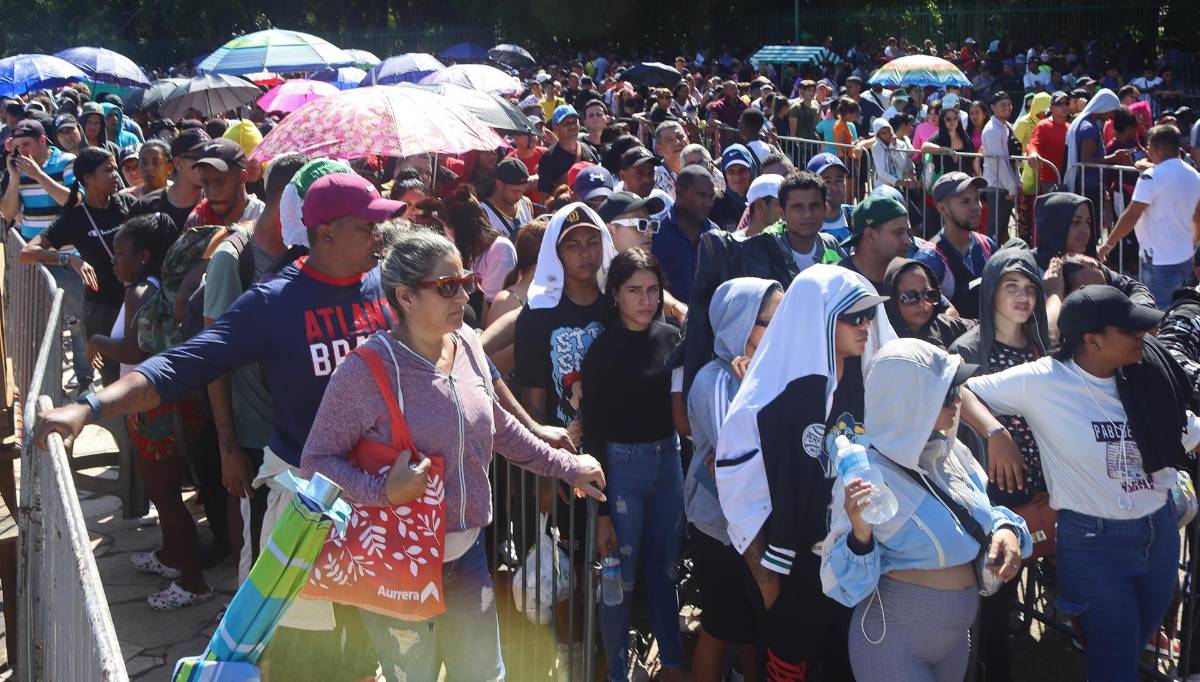 Caos en la frontera sur de México por la llegada de miles de migrantes desde Guatemala