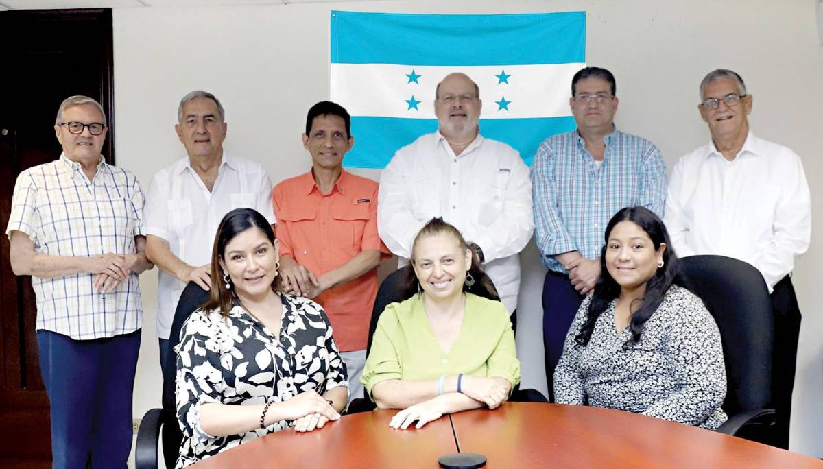 La directiva en reunión este día.