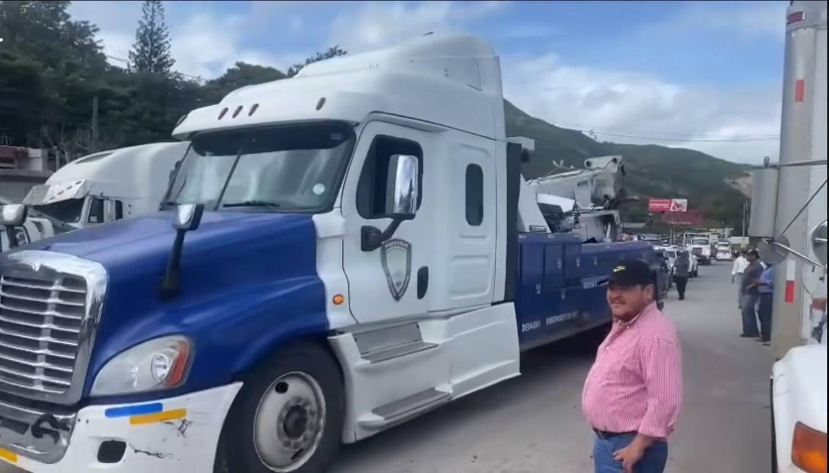 La grúa de la DNVT llegó al lugar.