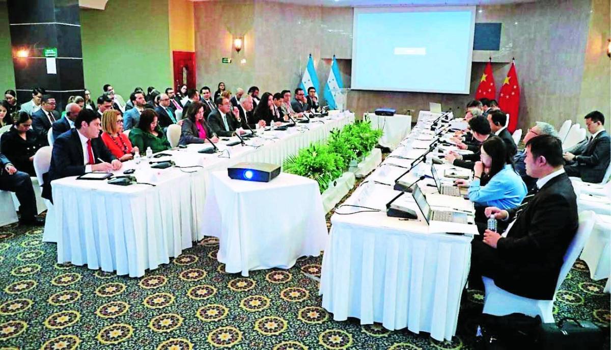 “No debe entregarse puertos marítimos ni aeropuertos”