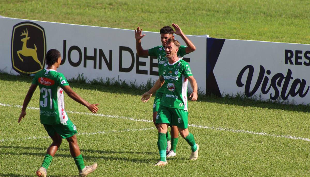 Álvaro Klusener festejando su golazo de cabeza marcado en Tocoa.