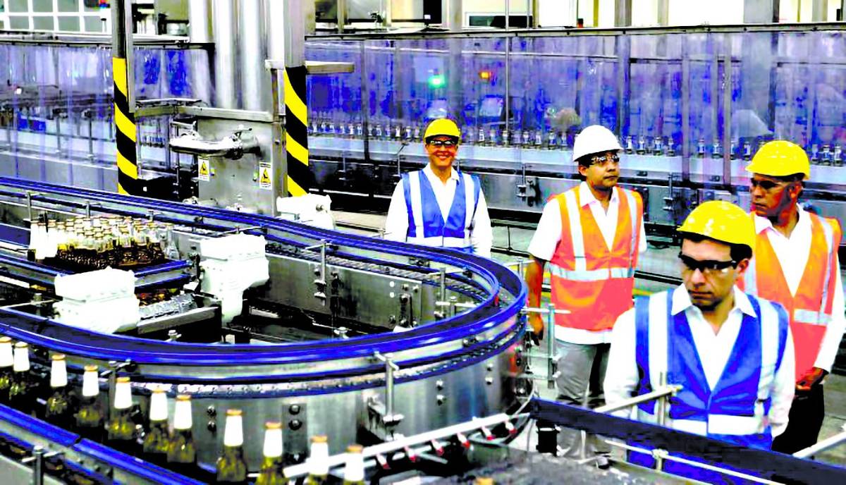 <b>Industria de las bebidas. Este sector es uno de los que más utilidades reinvertidas ejecutó en Honduras con la modernización de sus líneas de producción y con nuevos productos para el mercado local y extranjero.</b>