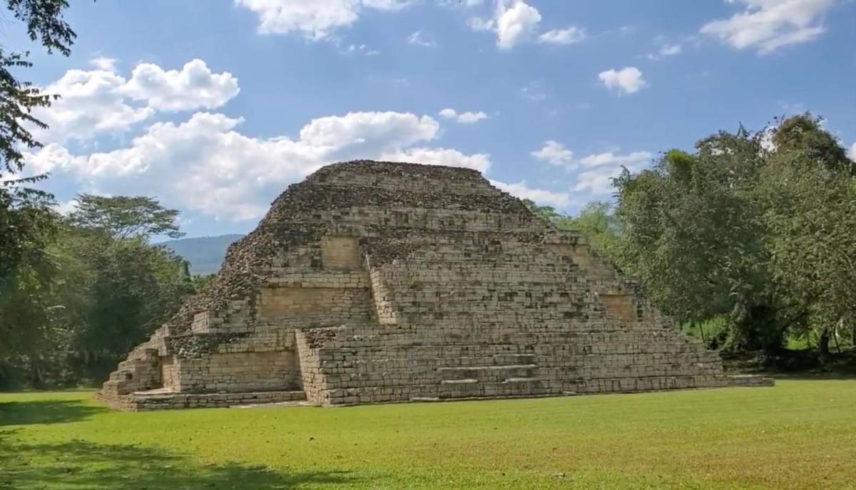 Amplían excavaciones en sitio arqueológico El Puente en Copán