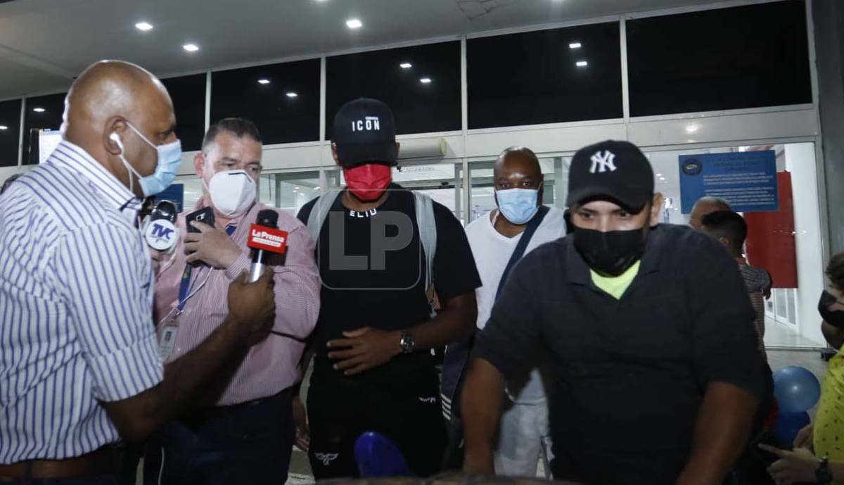 Antony Lozano conversó con los medios de comunicación que cubrieron su llegada a San Pedro Sula.