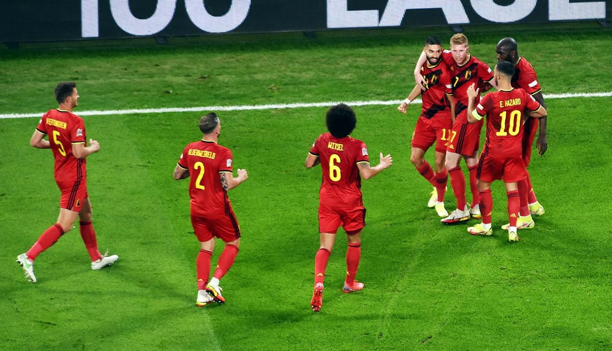 Jugadores de Bélgica celebrando el gol de Yannick Ferreira Carrasco.