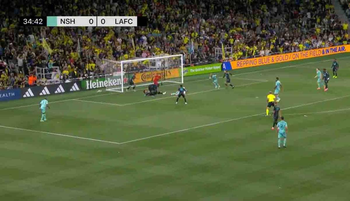 ¿Cometió un error? Denil Maldonado fue otra vez titular en LAFC