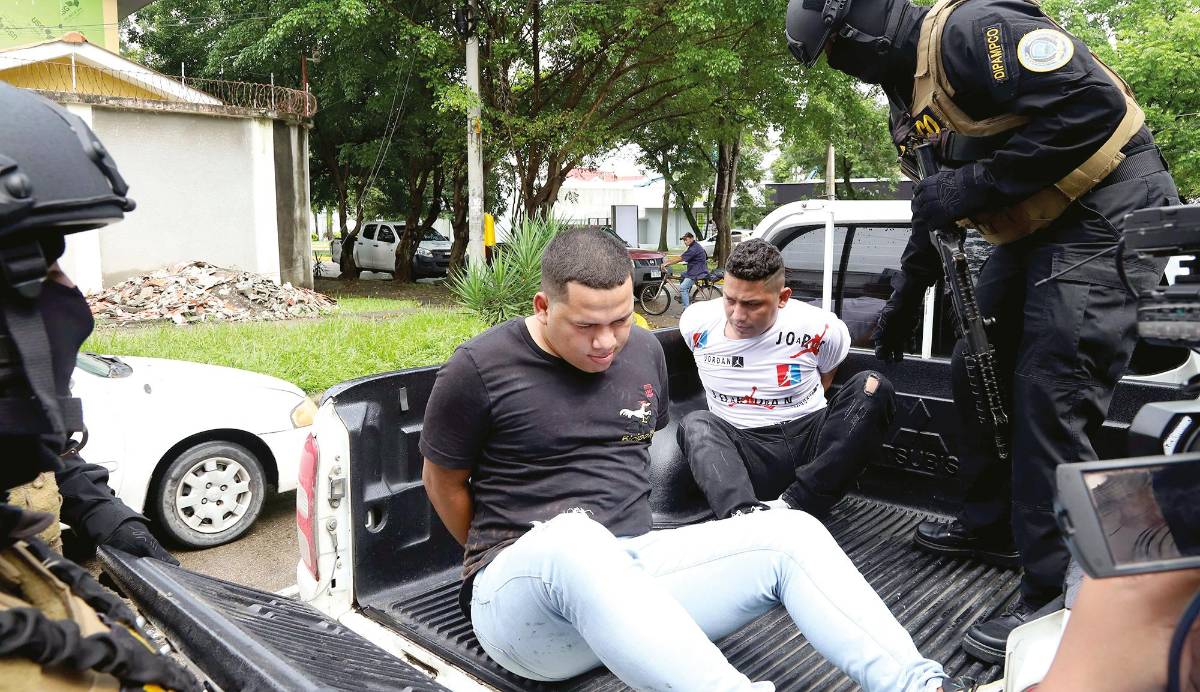 Detienen a supuestos cabecilla y gatillero de la Pandilla 18
