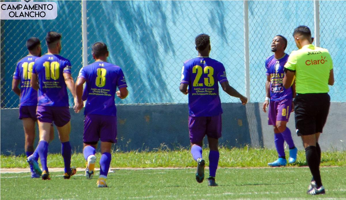 Jugadores del Meluca FC celebran un gol de Jesús David Posso contra el San Rafael.