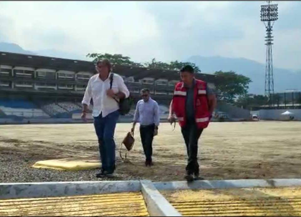 Llegan a San Pedro Sula ingenieros para instalar grama híbrida al estadio Morazán
