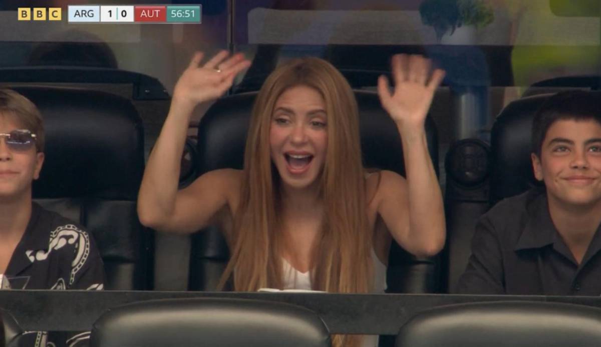 Messi hace historia, beso de Shakira, hondureña sorprende y mala noticia en Argentina