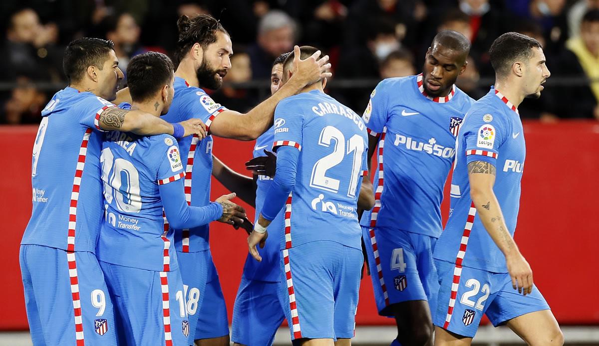 Los jugadores del Atlético festejando el gol del empate momentáneo de Felipe Augusto.