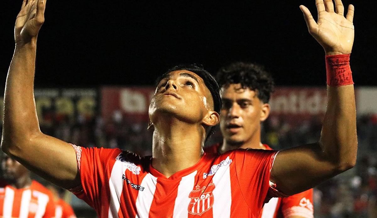 Luis Palma festeja su golazo para el triunfo del Vida.